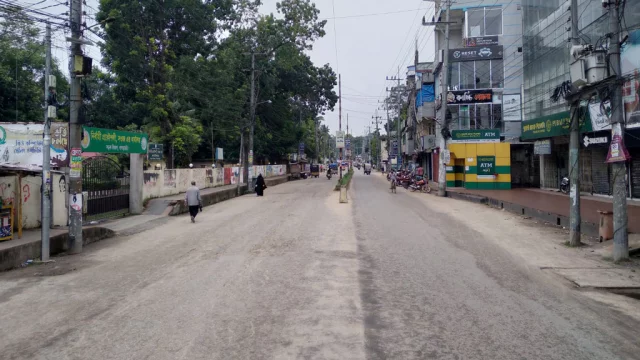 তিন পার্বত্য জেলার ৭২ ঘণ্টা সড়ক ও নৌপথ অবরোধের ডাক দিলেও অবরোধে সাড়া নেই বান্দরবানে