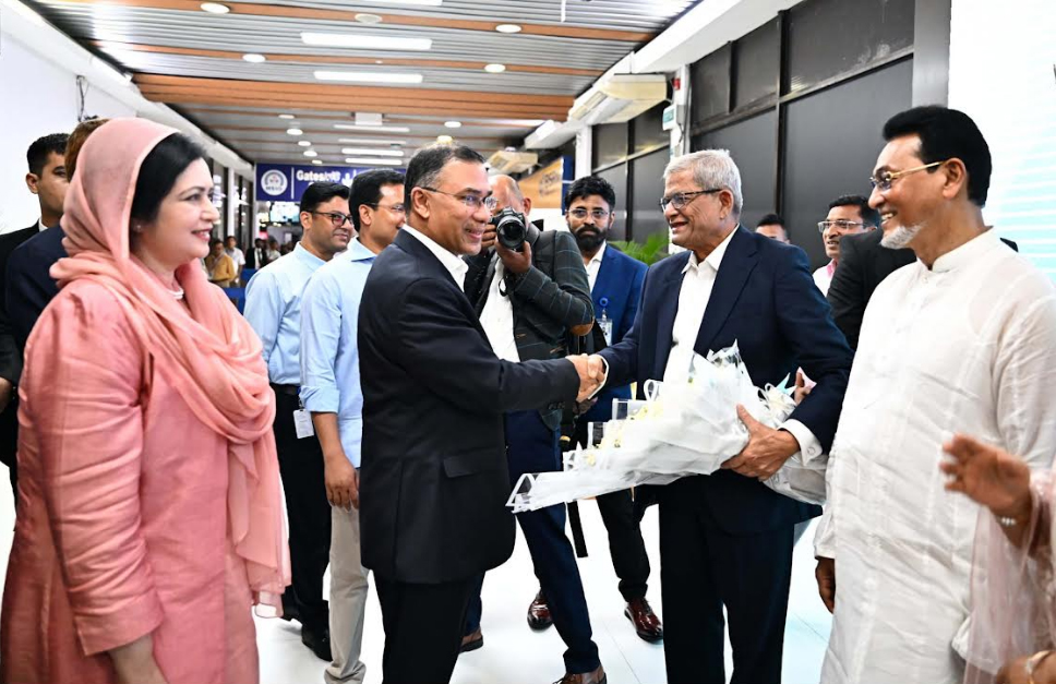 মালয়েশিয়া-চীন সফর শেষে দেশে ফিরেছেন প্রধানমন্ত্রী তারেক রহমান